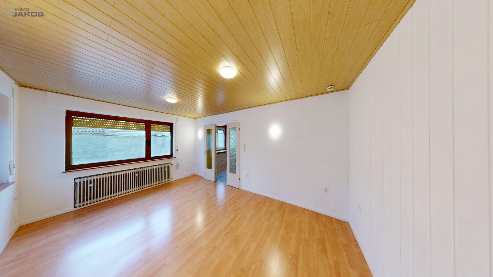 *SOLD* | Detached two-family house with garden & garages in a family-friendly residential area