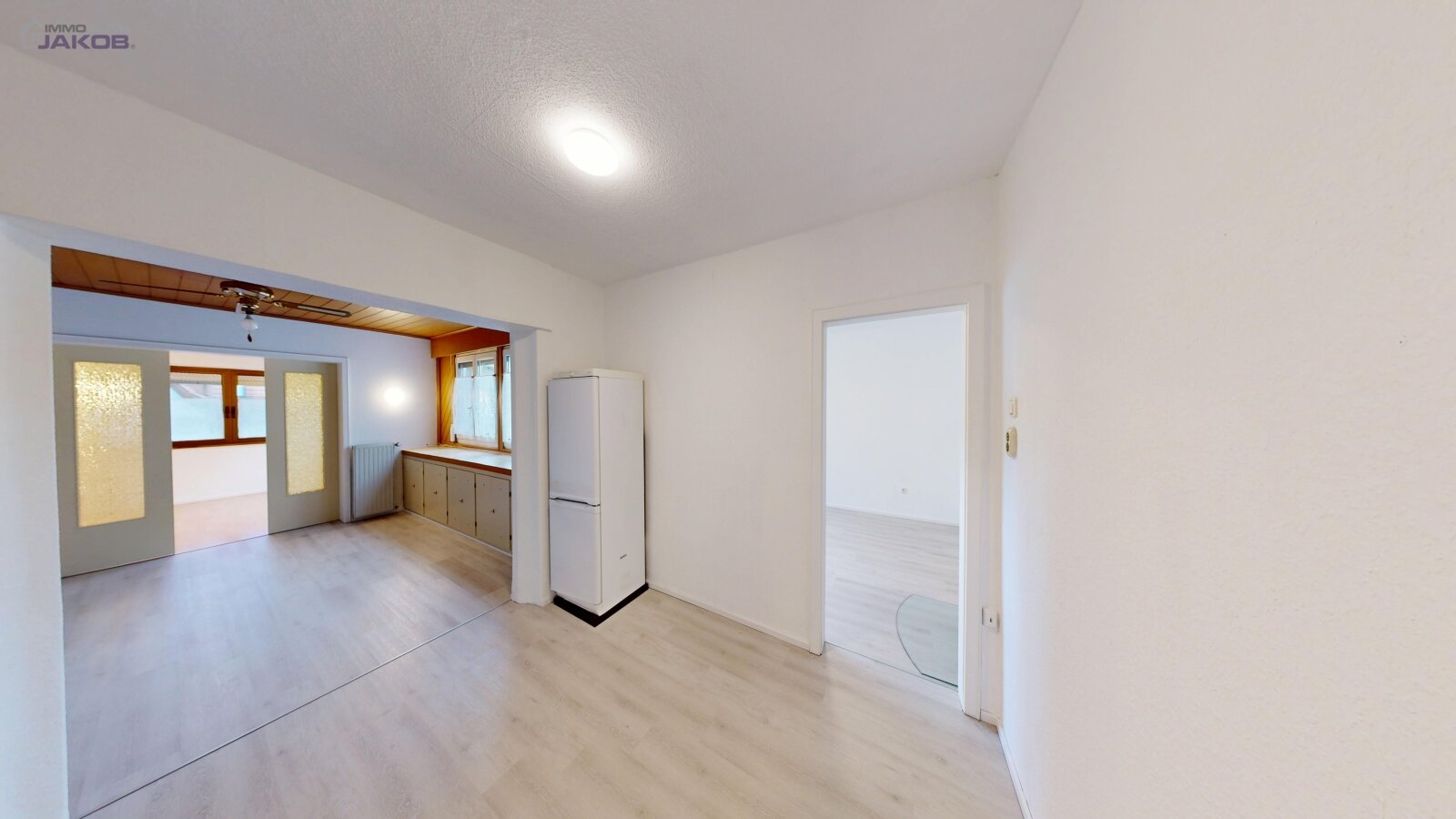 *SOLD* | Detached two-family house with garden & garages in a family-friendly residential area