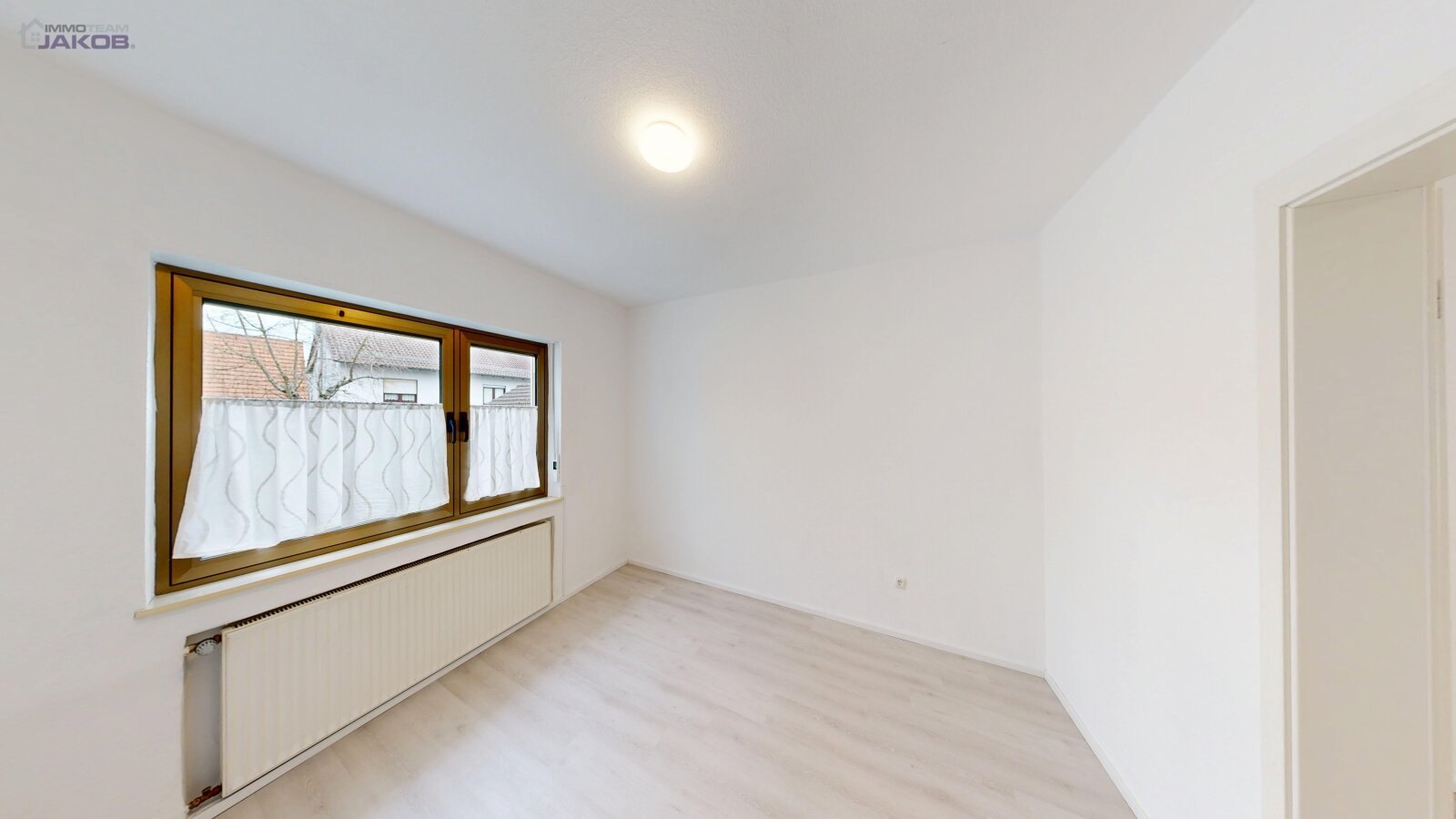 *SOLD* | Detached two-family house with garden & garages in a family-friendly residential area