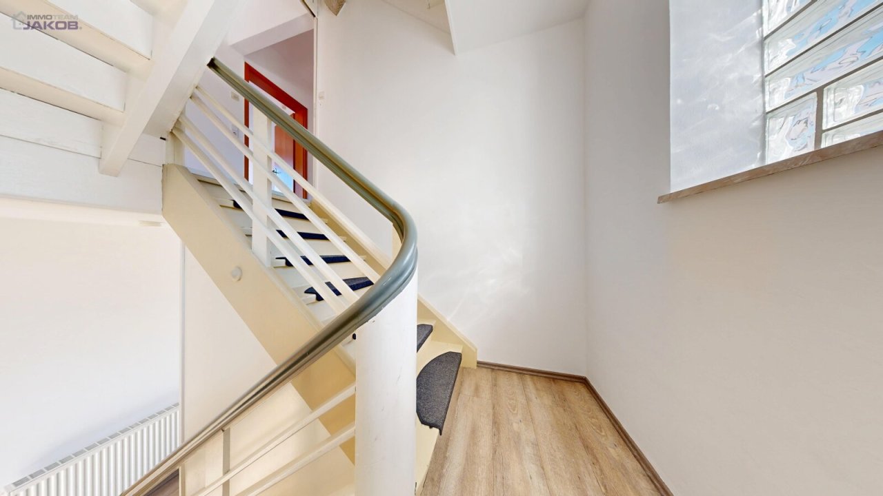 Treppe ins 1. OG