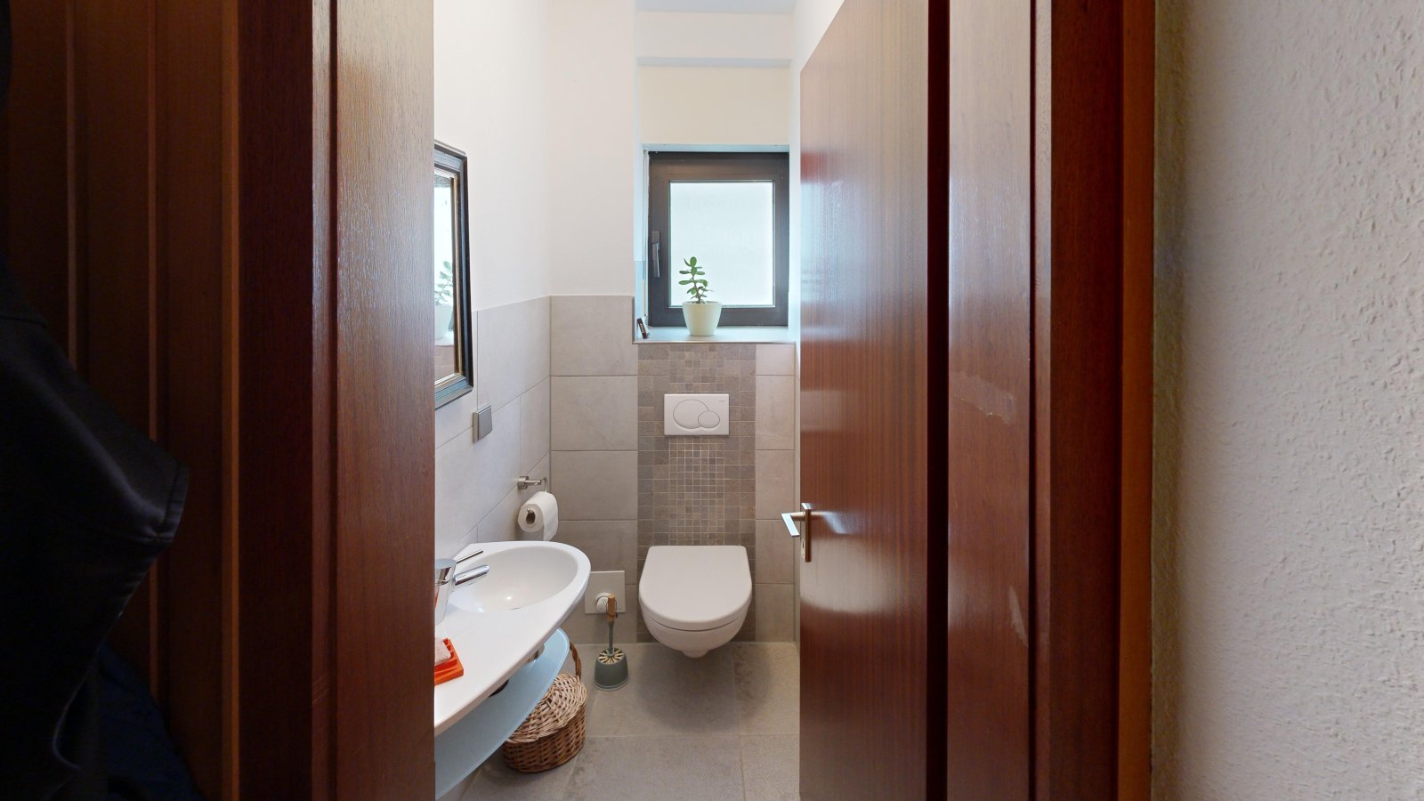 Guest toilet | apartment 1st floor Guest toilet | apartment 1st floor