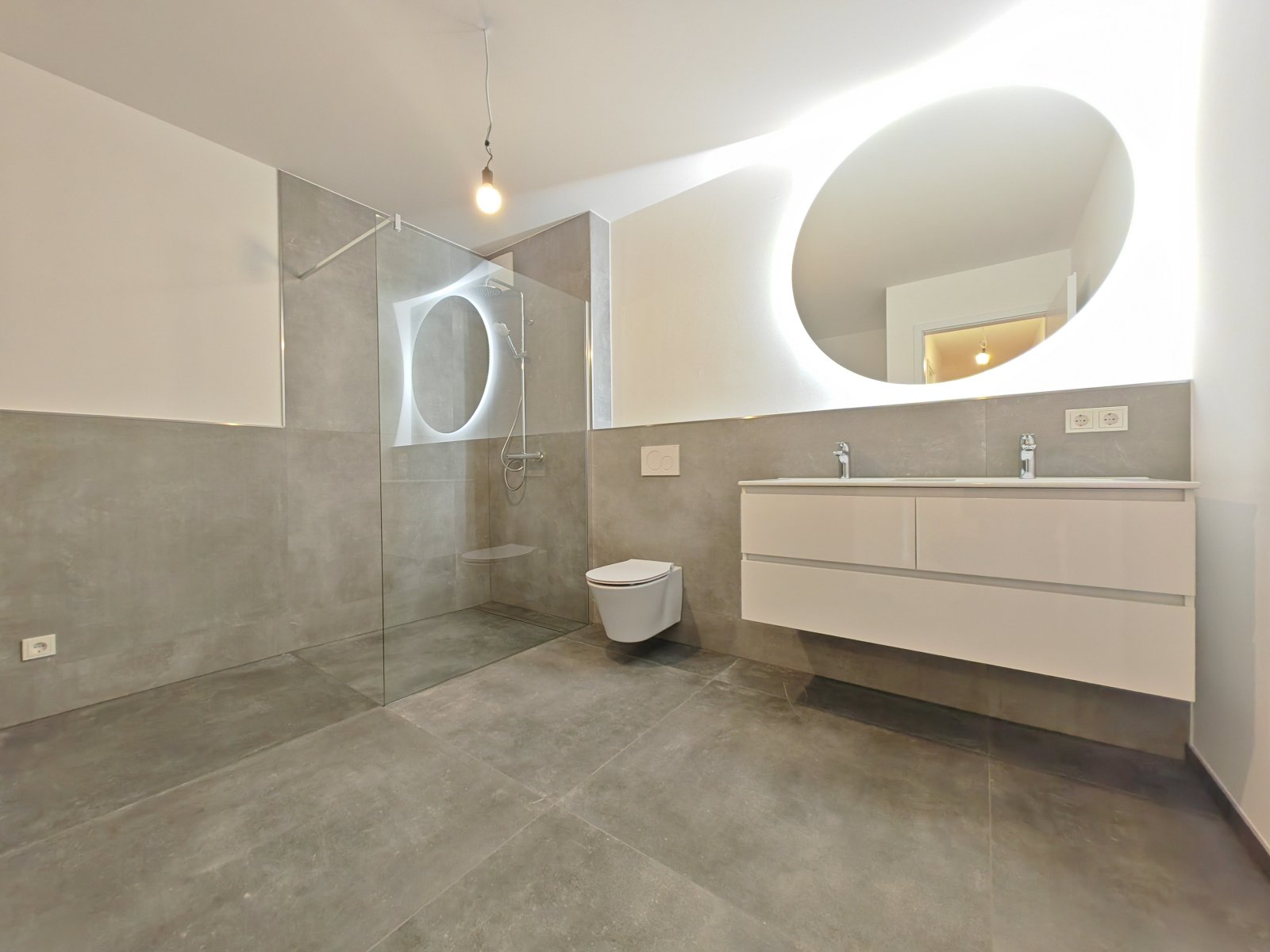 bathroom bathroom