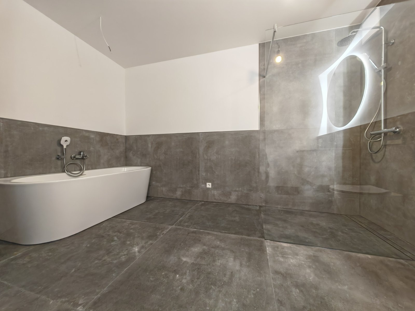 bathroom bathroom
