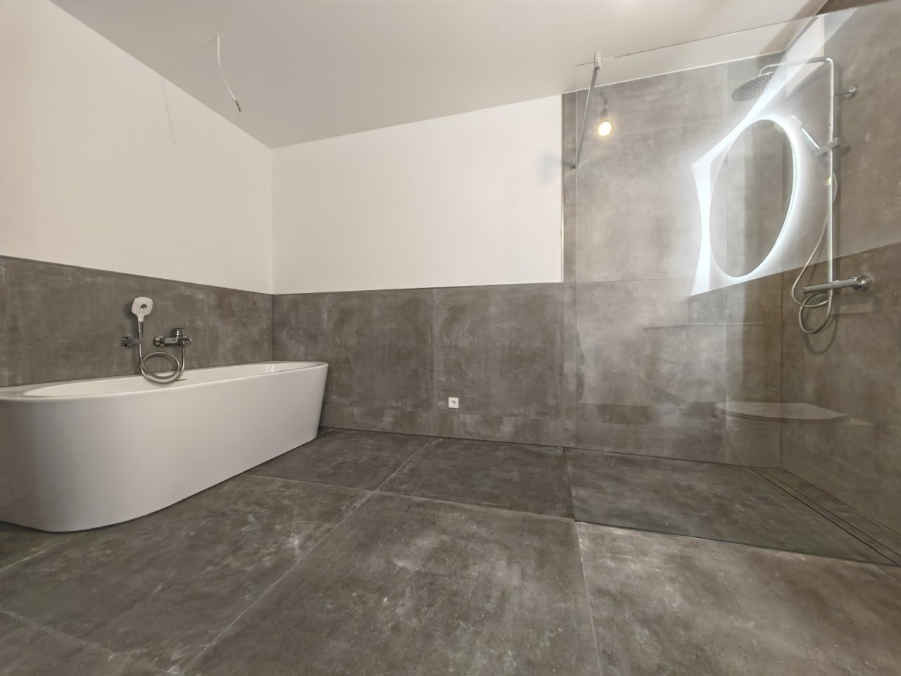 bathroom bathroom