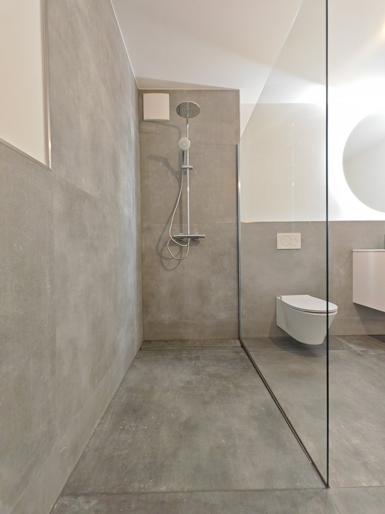 bathroom bathroom