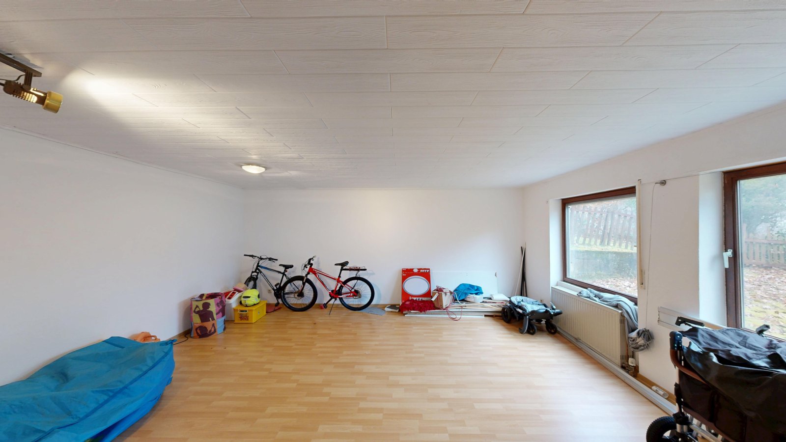living-/dining-/hobby room | basement living-/dining-/hobby room | basement