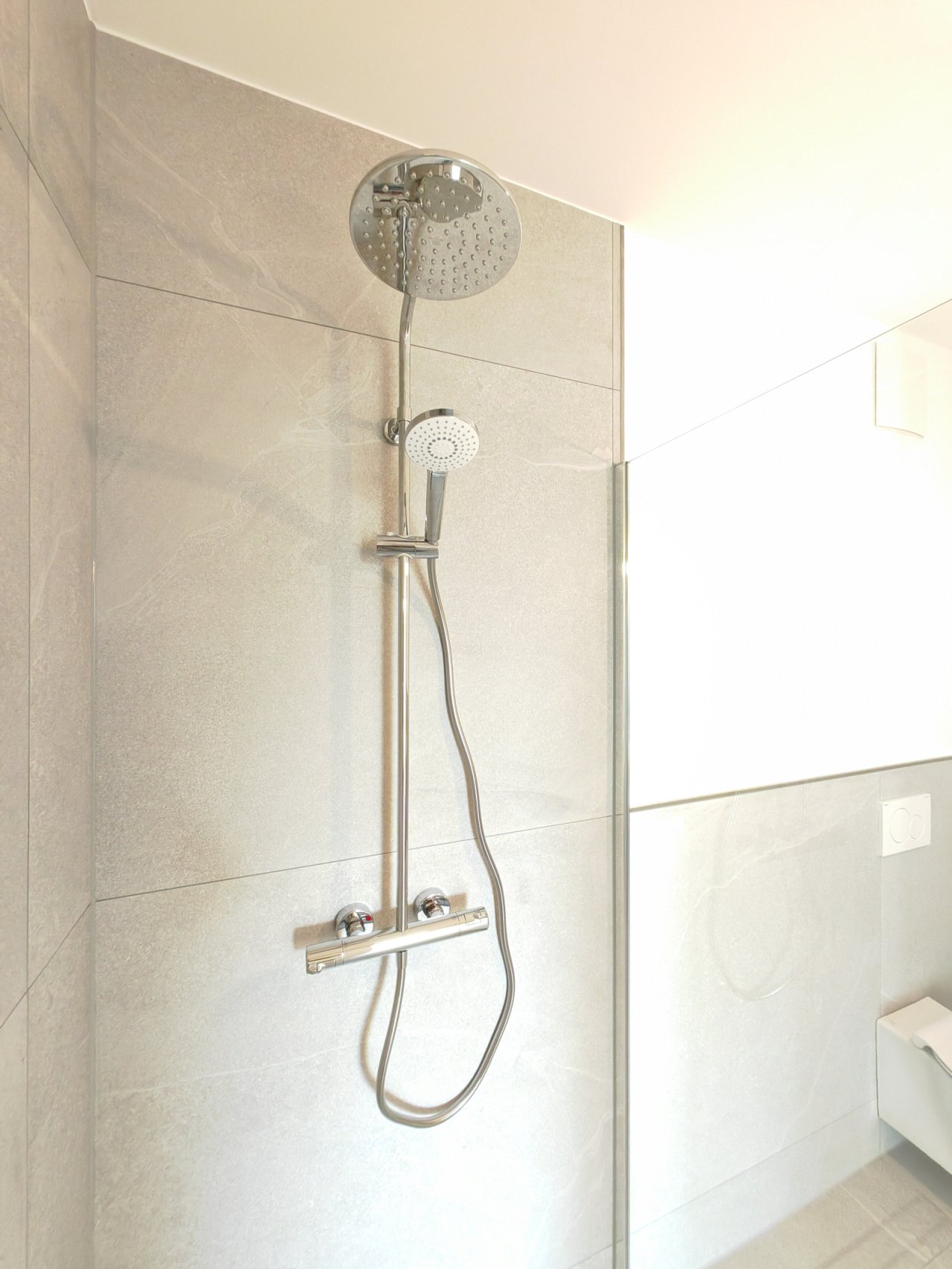 bathroom bathroom