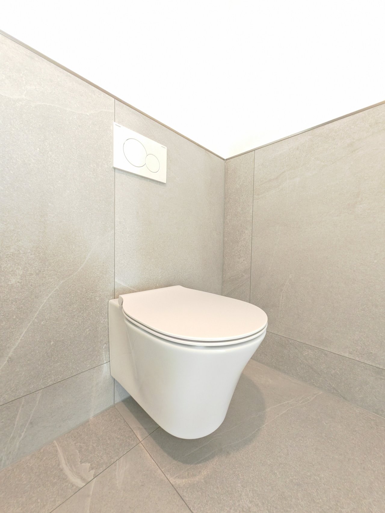 bathroom bathroom
