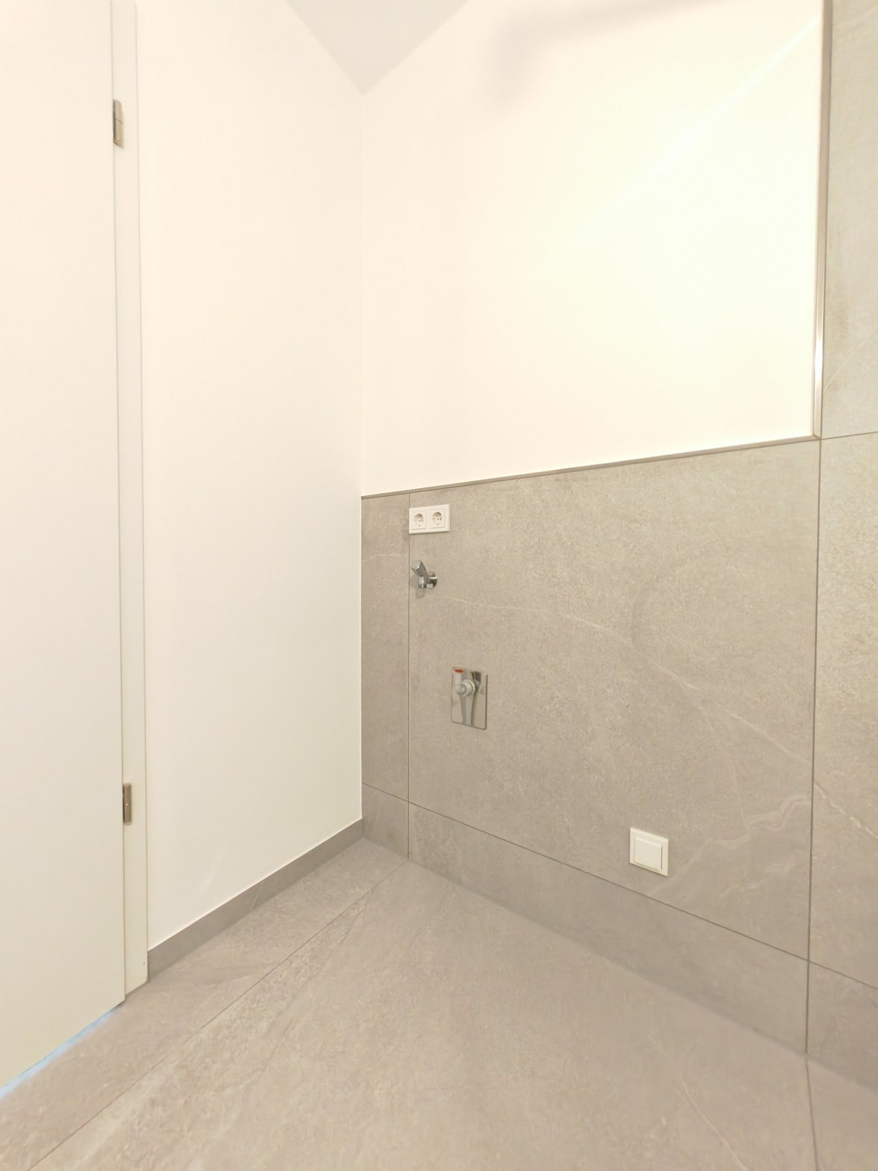 bathroom bathroom